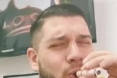 (VIDEO) SRAMOTAN POTEZ MLAĐEG BRATA DRAGOJEVIĆ: Isplivao šokantan snimak ismevanja NJIHOVOG najgoreg trenutka u životu: JAVNOST ZGROŽENA!