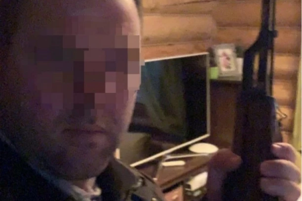 ČOVEK SA PUŠKOM U RUKAMA PRETI PREDSEDNIKU ALEKSANDRU VUČIĆU! Brutalne uvrede upućene i članovima njegove porodice!