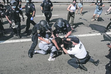 Uhapšena 174 demonstranta  u 25 gradova širom Rusije na protestima, u znak podrške lideru Alekseju Navaljnom