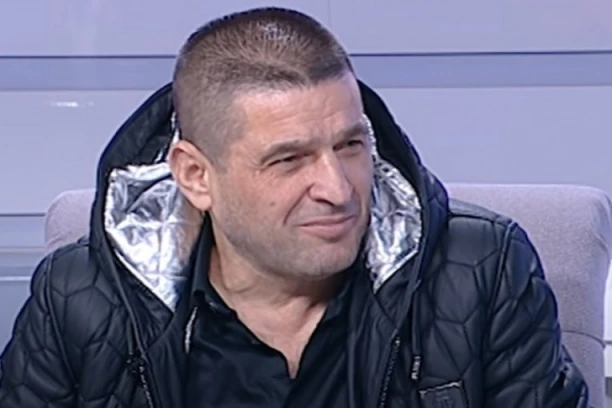 (VIDEO) KINEZI SE RAZBILI UZ STIHOVE BAJE MALOG KNINDŽE: URNEBESNI video kruži društvenim mrežama!