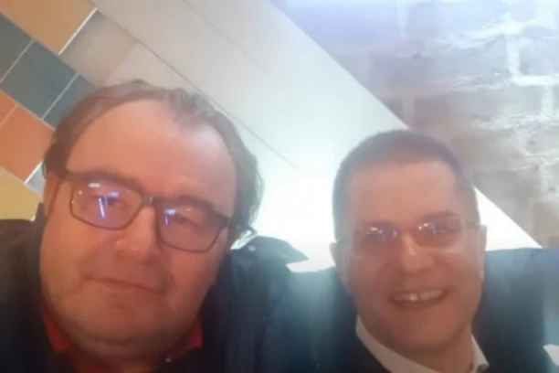 (VIDEO) URNISANJE JEREMIĆA: Kad je neko odrastao sa srebrnom kašikom u du*etu, a hoće da se pokaže kao narodski čovek!