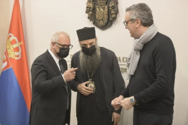 (FOTO, VIDEO) POMOĆ KAD JE NAJPOTREBNIJA: Beograd obezbedio 200.000 evra za Glinu i Petrinju