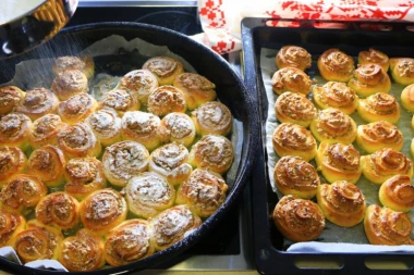 (RECEPT) Mekani kao duša, tope se u ustima: Pužići sa orasima