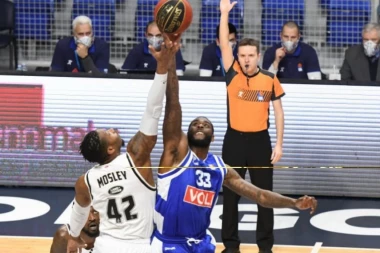 TO MU NE PRILIČI: Trener Budućnosti RAZBESNEO "GROBARE", pa MOLIO ZA OPROŠTAJ!