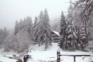 NA MALJENU ZAVEJANO 17 LJUDI: Među zarobljenima i deca, GSS se probija do lovačke kuće u koju su se sklonili