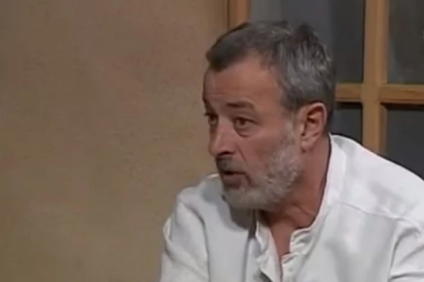 NEKA DECA SU MORALA UDARCIMA DA SE ŠTITE OD AGRESIJE MIKE ALEKSIĆA! Sin čuvenog srpskog glumca ga udario u cevanicu! MUKA!