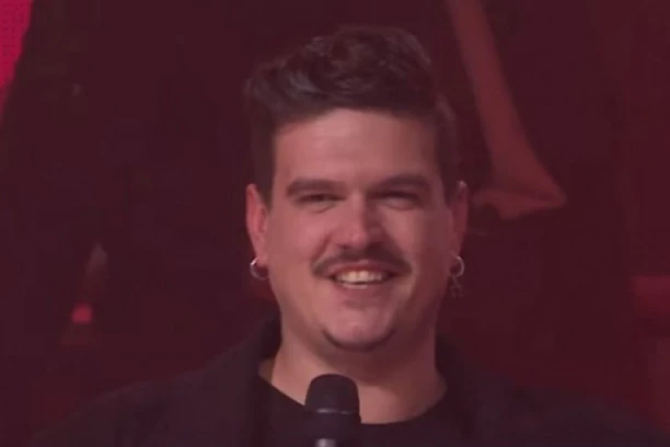 (FOTO) CENA MU SKOČILA, A ON OPLEO PO TAKMIČENJU: Isak Šabanović priznao od čega je OBOLEO tokom Zvezda Granda!