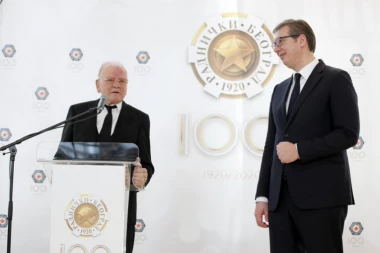 DUDI IVKOVIĆU PRIZNANJE ZA ŽIVOTNO DELO: Vučić - Odlikovanje se ne dobija lako, a ordenje još teže!