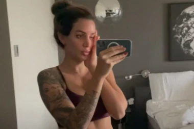 (VIDEO) TOMIĆEVA PORNIĆARKA PONOVO DOMINIRA: Devojka Australijanca ŠOKIRALA javnost snimkom iz karantina!