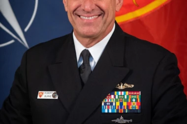 ADMIRAL ALIJANSE ROBERT BURK: NATO i Srbija bliski partneri, stabilno Kosovo od ključnog značaja za regionalnu stabilnost i bezbednost