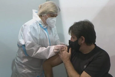 (VIDEO) Gašič i pripadnici BIA primili kinesku vakcinu protiv KOVIDA