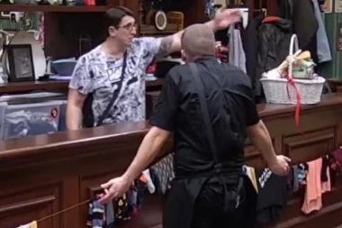 (VIDEO) DEGENERICI, VI STE STOKA! Golubović doživeo POMRAČENJE zbog ''pabovaca'', pa iz izvređao BRUTALNO!