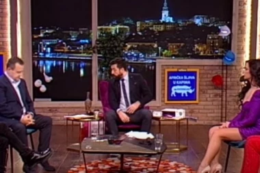 (HOT FOTO/VIDEO) GLUMICE ODUVALE STARLETE! Na sve strane bujne grudi, gole noge, tanki stručići, izvajane gu*e: ŠLOGIRAĆETE SE OD PRIZORA!