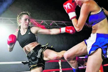 TEODORA MANIĆ, SVETSKI ŠAMPION U KIK BOKSU: Dečko je uči kako da se bije!