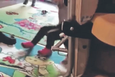 (VIDEO) PRIVEDENA VASPITAČICA VRTIĆA IZ PAKLA: Sledi saslušanje zbog torture NAD MALIŠANIMA!