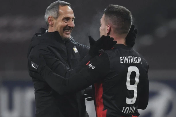 ŠOK U AJNTRAHTU: Divljao po putu, pa ostao bez VOZAČKE DOZVOLE!