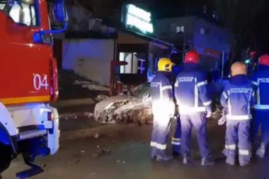 STRAŠNA SAOBRAĆAJKA NA KONJARNIKU: Vatrogasci SEKLI vozilo da bi IZVADILI žrtve, a očevici,..