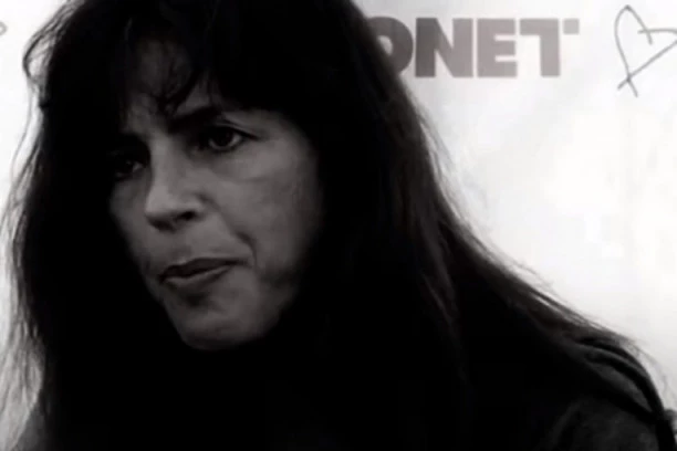 (HOT FOTO) MIRA FURLAN U TROJCI: Ove vrele se*si scene šokirale su celu bivšu Jugoslaviju!