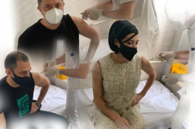 (FOTO) Čelni ljudi Srpskog telegrafa i Republike primili vakcinu: Pozivamo sve da učine isto i pomognu u borbi protiv koronavirusa