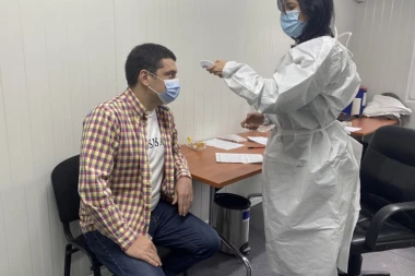 (FOTO) JOŠ JEDAN SRPSKI POLITIČAR PRIMIO VAKCINU