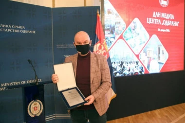 Zahvalnica Ministarstva odbrane  NIP Kompaniji "Borba"  na izložbi "Nezaustavljivi hod-Crvena armija na putu ka Berlinu"