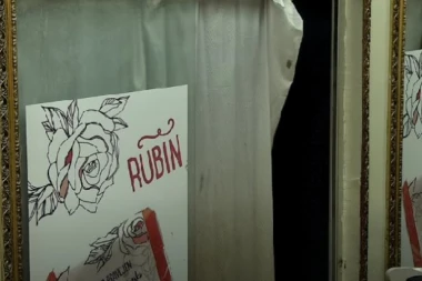 (VIDEO) TRUDI SE DA ŠTO PRE ZAVRŠI?! Bez blama opisao VRELU AKCIJU U TUŠ KABINI!!