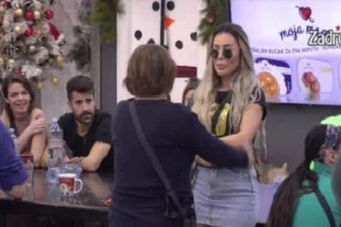 (VIDEO) NATAŠA RADAN BEZ KOČNICA! Anđelo je nazvao ODRONOM, ona uzvratila, a onda je nastao haos sa Kijinom mamom!