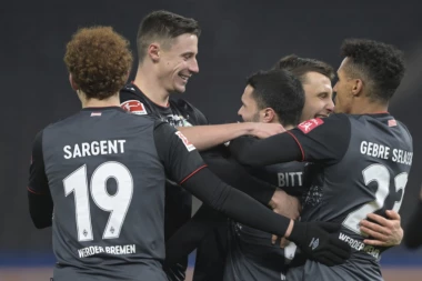 DEBAKL HERTE: Verder PROTUTNJAO Berlinom!