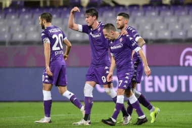 FIORENTINA PONOVO SLAVI SRBINA: Riberi namešta Vlahović TRESE MREŽE!