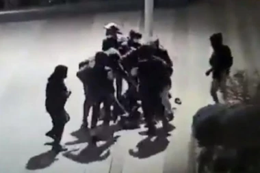 TINEJDŽER U CENTRU GRADA PRETUKAO JEVREJINA: Pre napada na društvenim mrežama najavio POKOLJ