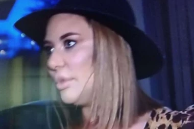 (FOTO) PONOVO SE IZOBLIČILA! Ana Nikolić se pojavila pred kamerama, a svi pričaju o NJENOM LICU!