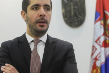 ŠOLAKOVCI ISPALI GLUPI U DRUŠTVU: Napali ministra Momirovića, A POKAZALI OPŠTE NEZNANJE!