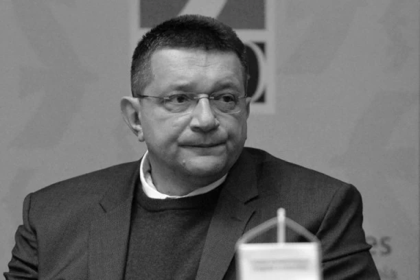 (VIDEO) GEST VREDAN SVAKOG POŠTOVANJA: Vatrogasci u Prijepolju odali počast Predragu Mariću