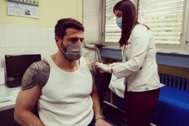 (FOTO) Šapić primio vakcinu protiv korone!