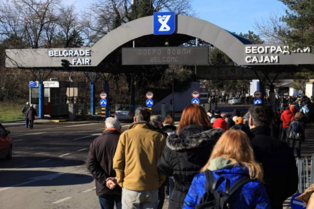 (FOTO, VIDEO) REPUBLIKA NA BEOGRADSKOM SAJMU! Proveravali smo kako se odvija vakcinacija: REKE LJUDI ČEKAJU U REDU!
