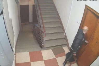 (FOTO) OPREZ! Lopov ide od STANA do STANA i provera da li su OTKLJUČANI!