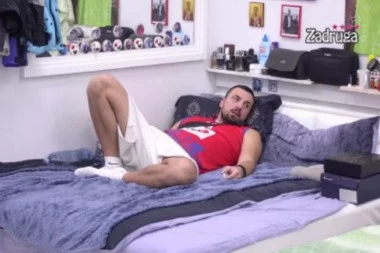 (VIDEO) Misica nakon svega KAZNILA Tomovića: Dok svi uživaju na rođendanu, on provodi vreme SAM!