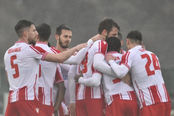 RUSI NA KOLENIMA: Milunović strelac, nova pobeda Crvene zvezde!