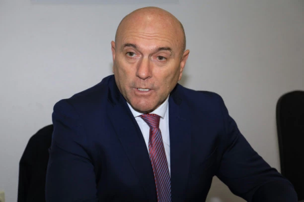 DA LI JE ON NOVI PREDSEDNIK CRNE GORE? Carević izlazi Milu na crtu: ČITAJTE U SRPSKOM TELEGRAFU!