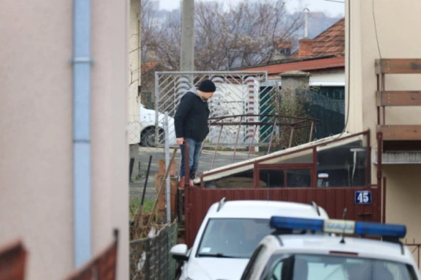 MLADIĆ (21) UHAPŠEN ZBOG MUČENJA I ZLOSTAVLJANJA! Pretio ubistvom i pucao na kuću u kojoj živi žrtva!