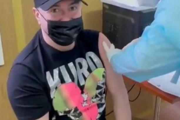 Đani se HITNO OGLASIO NAKON VAKCINE: Evo koju poruku je poslao fanovima! NEVERICA