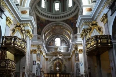 NAPADNUTA CRKVA! Varvari najstrašnije uništili freske, šteta nekoliko hiljada evra!