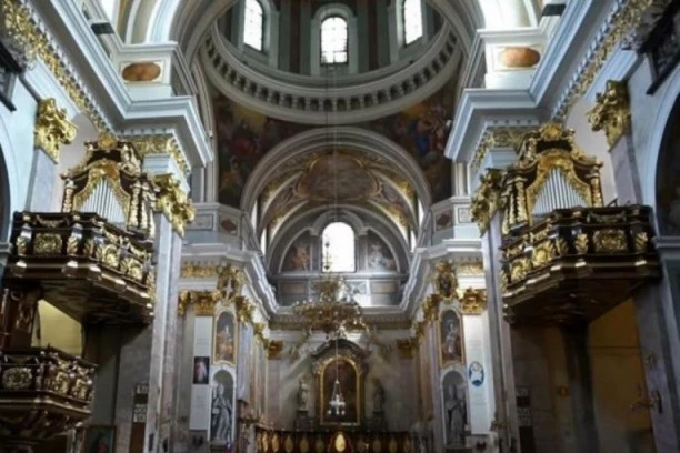 NAPADNUTA CRKVA! Varvari najstrašnije uništili freske, šteta nekoliko hiljada evra!