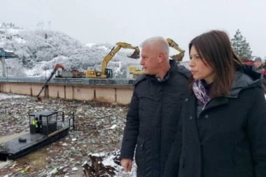 Ministarka Vujović obišla radove na čišćenju Potpećkog jezera: Ovo je veliki posao, zahvalna sam svima koji učestvuju u realizaciji!