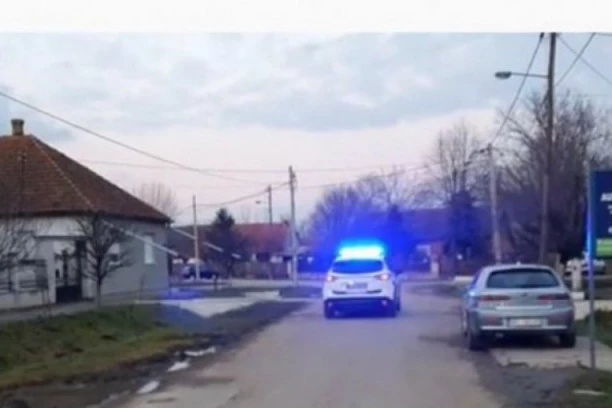 (FOTO, VIDEO) POZNAT IDENTITET KRIMINALCA ZA KOJIM POLICIJA JURI PO RUMENCI I OKOLINI! Evo ko je on i šta je uradio!