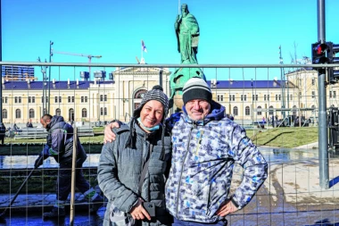FINIŠ! ZAVRŠNI RADOVI NA SAVSKOM TRGU: Građani oduševljeni Stefanom Nemanjom!