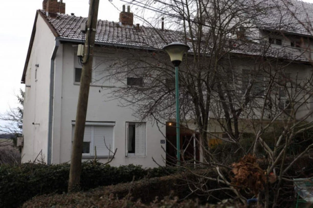 OČEVI KRICI ODJEKIVALI ZGRADOM: Otišli su u prodavnicu, a kada su se vratili zatekli su UŽAS! Sve zbog izazova na TikToku