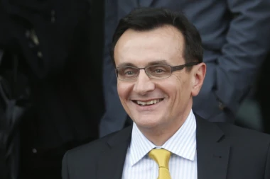 BRISEL ZAHTEVA OBJAŠNJENJE ZA KAŠNJENJE: AstraZeneka ipak NASTAVLJA pregovore sa Evropskom unijom?