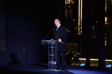 VUČIĆ NA OTVARANJU SPOMENIKA OCU SRBIJE: Nemanja i Sveti Sava su sidro i krst srpskog naroda, NIKADA IH NIKO NEĆE SKLONITI IZ NAŠIH SRCA