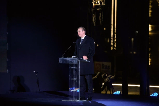 VUČIĆ NA OTVARANJU SPOMENIKA OCU SRBIJE: Nemanja i Sveti Sava su sidro i krst srpskog naroda, NIKADA IH NIKO NEĆE SKLONITI IZ NAŠIH SRCA